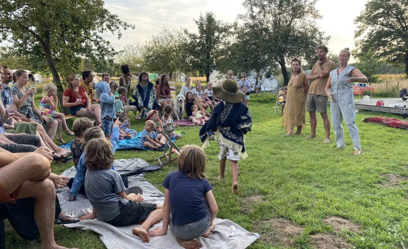 Tantra beoefenen terwijl jullie kinderen heerlijk spelen
