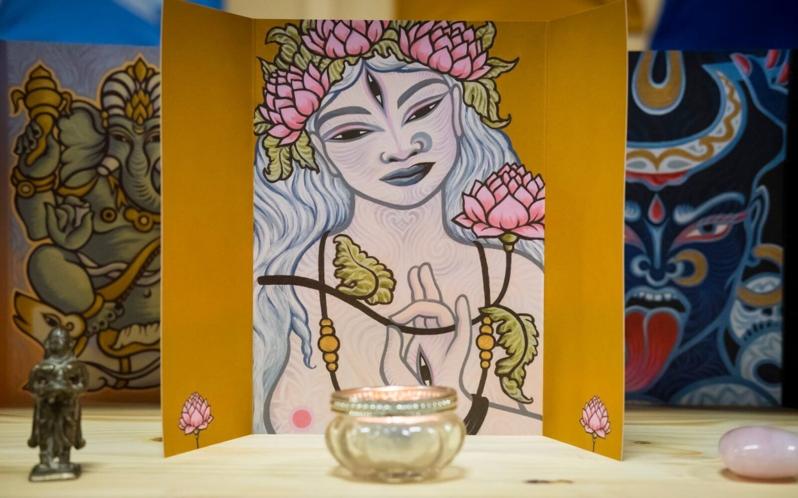 Home & Travel Altars, foto door Ko Smidts